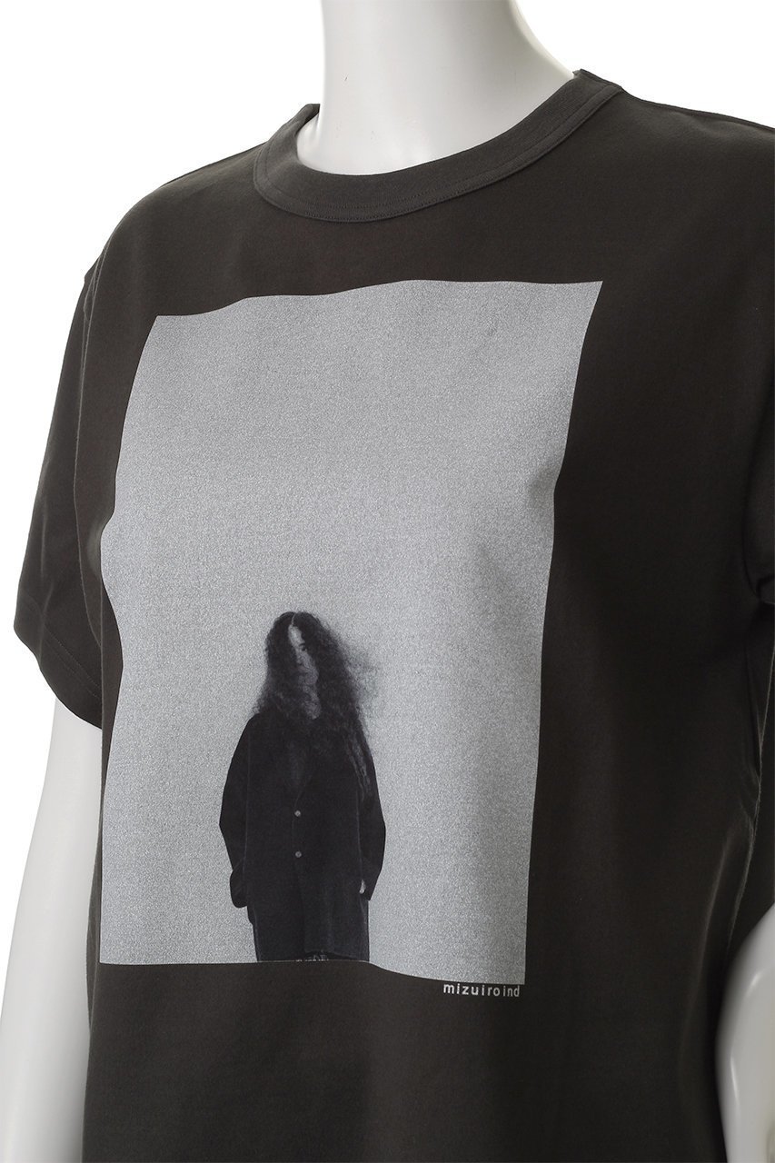 【ミズイロ インド/mizuiro ind】のphoto print T Tシャツ 人気、トレンドファッション・服の通販 founy(ファニー) 　ファッション　Fashion　レディースファッション　Fashion for Women　トップス・カットソー　Cut & Sew Tops　シャツ・ブラウス・オフィスカジュアル　Elegant Blouses & Button-Ups　ロングTシャツ・Tシャツ　Longline T-Shirts & Tees　カットソー・ベーシックTシャツ　Cut-and-Sewn Tops / Stretch Tees & Basics　グラフィック　Graphic, Graphic Design　ショート　Short, Short Length　シンプル　Simple, Minimal　スリーブ　Sleeve, Long Sleeve / Short Sleeve　フロント　Front, Front Design　プリント　Print, Printed Pattern　モノトーン　Monotone, Black and White　other-5|ID: prp329100004465589 ipo3291000000032857177