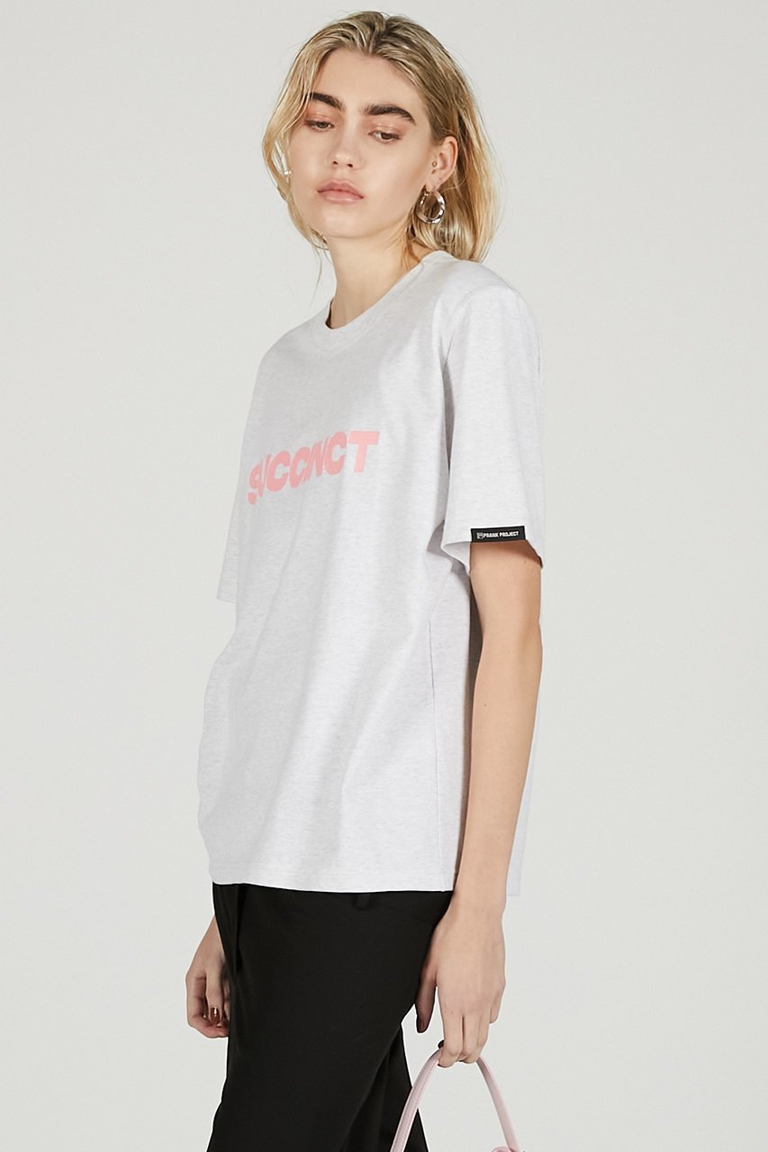 【プランク プロジェクト/PRANK PROJECT】のパワーショルダーロゴTEE/ Power Shoulder Logo Tee 人気、トレンドファッション・服の通販 founy(ファニー) 　ファッション　Fashion　レディースファッション　Fashion for Women　トップス・カットソー　Cut & Sew Tops　シャツ・ブラウス・オフィスカジュアル　Elegant Blouses & Button-Ups　ロングTシャツ・Tシャツ　Longline T-Shirts & Tees　カットソー・ベーシックTシャツ　Cut-and-Sewn Tops / Stretch Tees & Basics　なめらか　Smooth, Silky Texture　ショート　Short, Short Length　シンプル　Simple, Minimal　スリーブ　Sleeve, Long Sleeve / Short Sleeve　フロント　Front, Front Design　プリント　Print, Printed Pattern　other-6|ID: prp329100004468847 ipo3291000000035837322