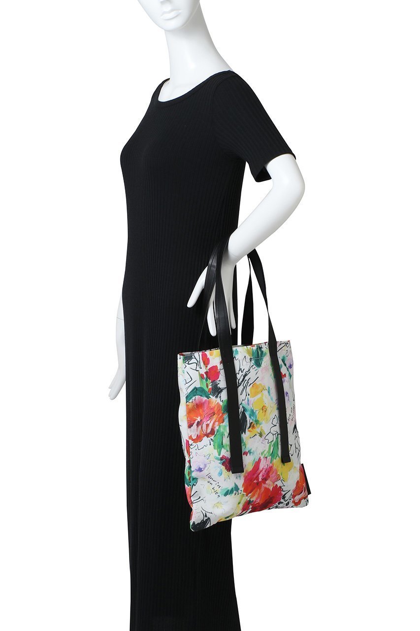 【ランバン オン ブルー/LANVIN en Bleu】のアクアレル トートバッグ484500 人気、トレンドファッション・服の通販 founy(ファニー) 　ファッション　Fashion　レディースファッション　Fashion for Women　バッグ　Bags　おすすめ　Recommended / Our Picks　フェミニン　Feminine, Girly　フラワー　Flower, Floral　プリント　Print, Printed Pattern　ポーチ　Pouch, Small Case　軽量　Lightweight, Ultra Light　other-2|ID: prp329100004468936 ipo3291000000032780061