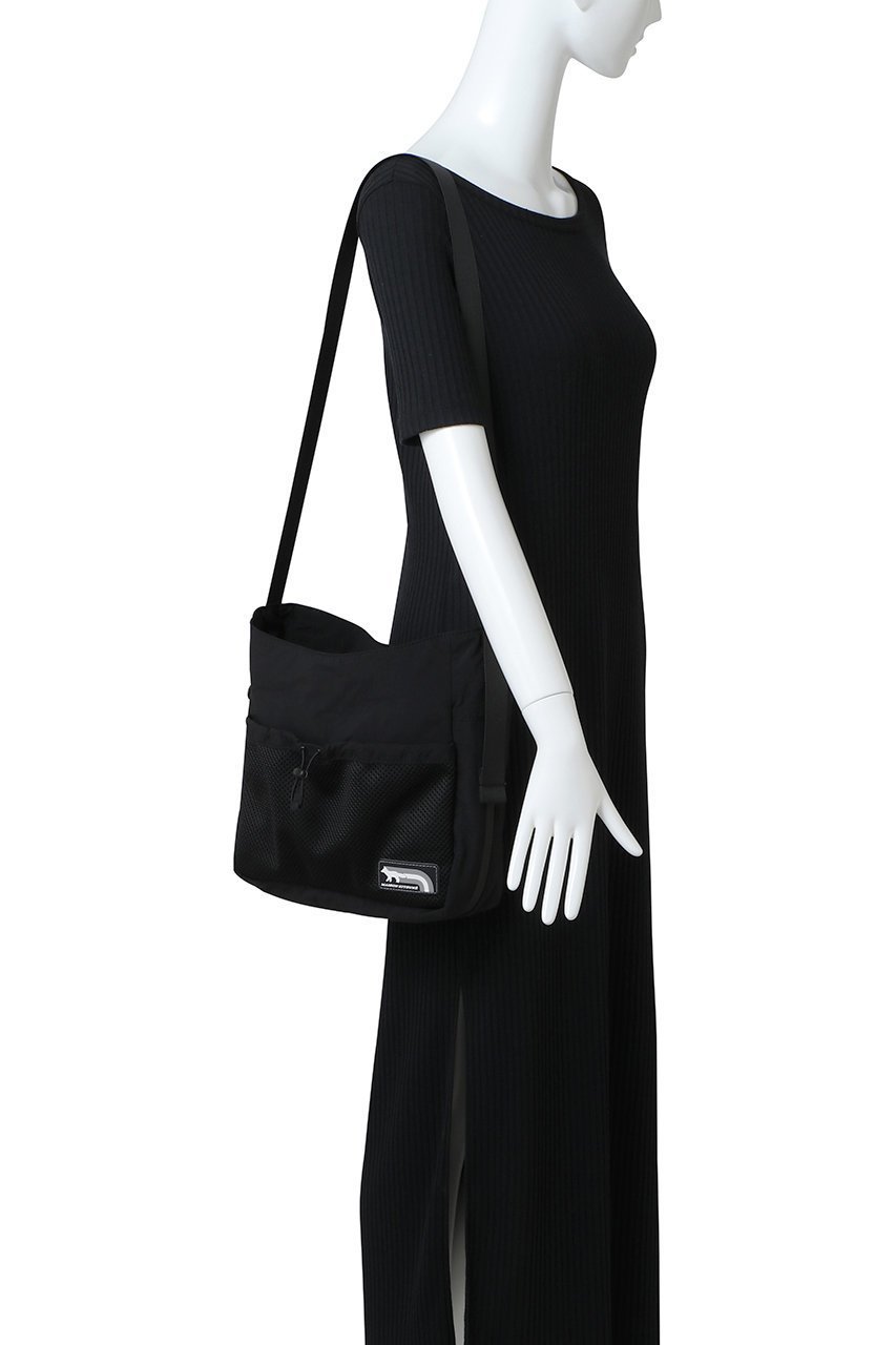 【メゾン キツネ/MAISON KITSUNE】の【UNISEX】FLASH FOX MESSENGER ポーチ 人気、トレンドファッション・服の通販 founy(ファニー) 　ファッション　Fashion　レディースファッション　WOMEN　ポーチ　Pouches　ユニセックス　Unisex　アウトドア　Outdoor　サイドジップ　Side Zip　パッチ　Patch　フロント　Front　ポケット　Pocket　ポーチ　Pouch　ラップ　Wrap　ラバー　Rubber　other-2|ID: prp329100004472611 ipo3291000000031479916