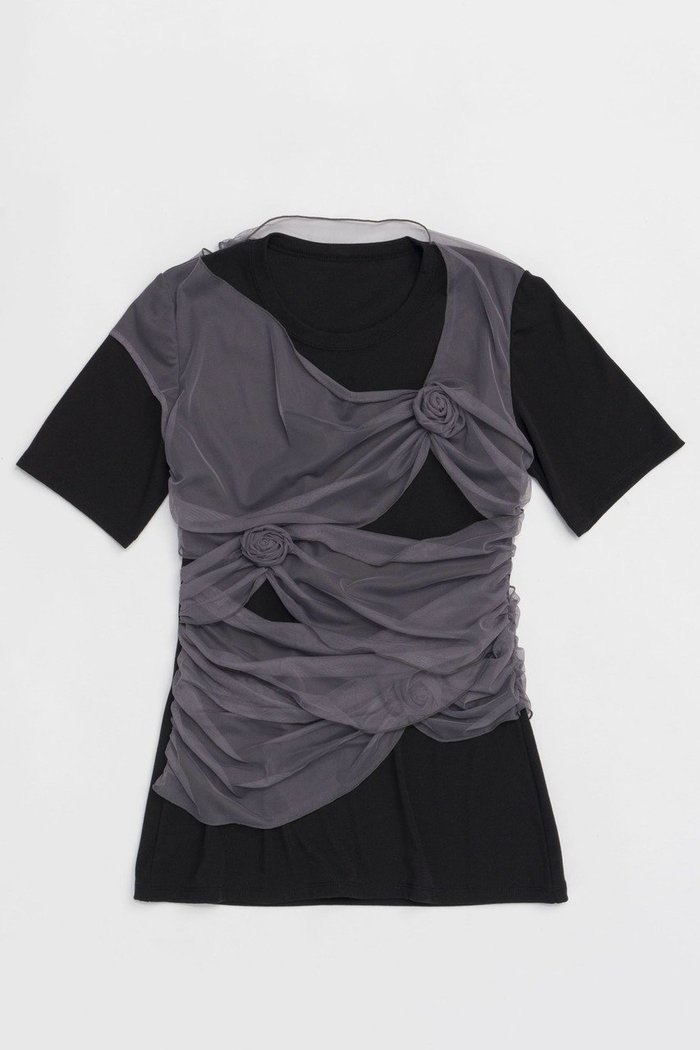【メゾンスペシャル/MAISON SPECIAL】のFlower Motif Tulle Layered Tops/フラワーモチーフチュールレイヤードトップス インテリア・キッズ・メンズ・レディースファッション・服の通販 founy(ファニー) https://founy.com/ ファッション Fashion レディースファッション WOMEN トップス・カットソー Tops/Tshirt シャツ/ブラウス Shirts/Blouses ロング / Tシャツ T-Shirts カットソー Cut and Sewn 花柄・フラワープリント・モチーフ Flower Patterns シアー Sheer ショート Short シンプル Simple ストレッチ Stretch スリーブ Sleeve フラワー Flower モチーフ Motif エレガント 上品 Elegant |ID: prp329100004475164 ipo3291000000031550483