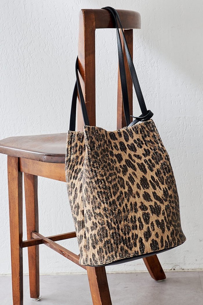 【ウィムガゼット/Whim Gazette】の【NOVIA】別注Straw LEO TOTE インテリア・キッズ・メンズ・レディースファッション・服の通販 founy(ファニー) https://founy.com/ ファッション Fashion レディースファッション Fashion for Women バッグ Bags イタリア Italy 軽量 Lightweight, Ultra Light シンプル Simple, Minimal プリント Print, Printed Pattern ポーチ Pouch, Small Case 別注 Limited Edition, Custom Order リゾート Resort, Vacation Style レオパード Leopard, Animal Print おすすめ Recommended / Our Picks 夏 Summer |ID: prp329100004480646 ipo3291000000032779146