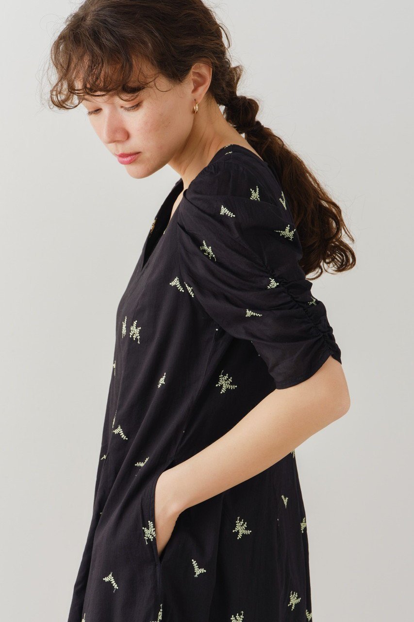 【ヌキテパ/NE QUITTEZ PAS】のCOTTON VOILE DOT LEAF 刺しゅう ギャザースリーブドレス 人気、トレンドファッション・服の通販 founy(ファニー) 　ファッション　Fashion　レディースファッション　Fashion for Women　ワンピース　Dresses　フォーマル・パーティードレス・結婚式用ドレス　Elegant & Casual Dresses　チュニック　Tunic Tops & Dresses　ギャザー　Gathered, Ruffled　スリーブ　Sleeve, Long Sleeve / Short Sleeve　チュニック　Tunic, Long Top　ドレス　Dress, One-Piece　モチーフ　Motif, Design Theme　リーフ　Leaf, Botanical Leaf　ロング　Long, Long-Length　エレガント 上品　Elegant　other-6|ID: prp329100004482914 ipo3291000000032857452