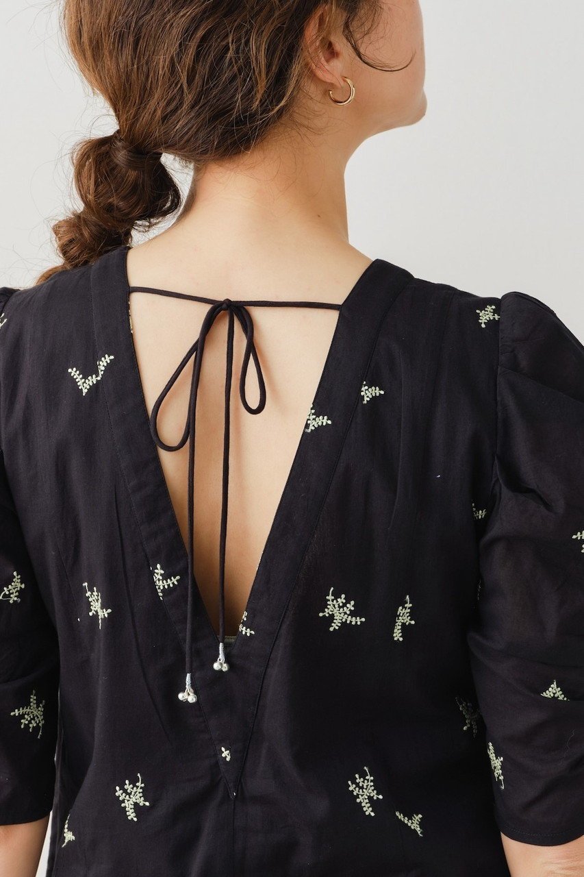 【ヌキテパ/NE QUITTEZ PAS】のCOTTON VOILE DOT LEAF 刺しゅう ギャザースリーブドレス 人気、トレンドファッション・服の通販 founy(ファニー) 　ファッション　Fashion　レディースファッション　Fashion for Women　ワンピース　Dresses　フォーマル・パーティードレス・結婚式用ドレス　Elegant & Casual Dresses　チュニック　Tunic Tops & Dresses　ギャザー　Gathered, Ruffled　スリーブ　Sleeve, Long Sleeve / Short Sleeve　チュニック　Tunic, Long Top　ドレス　Dress, One-Piece　モチーフ　Motif, Design Theme　リーフ　Leaf, Botanical Leaf　ロング　Long, Long-Length　エレガント 上品　Elegant　other-7|ID: prp329100004482914 ipo3291000000032857457