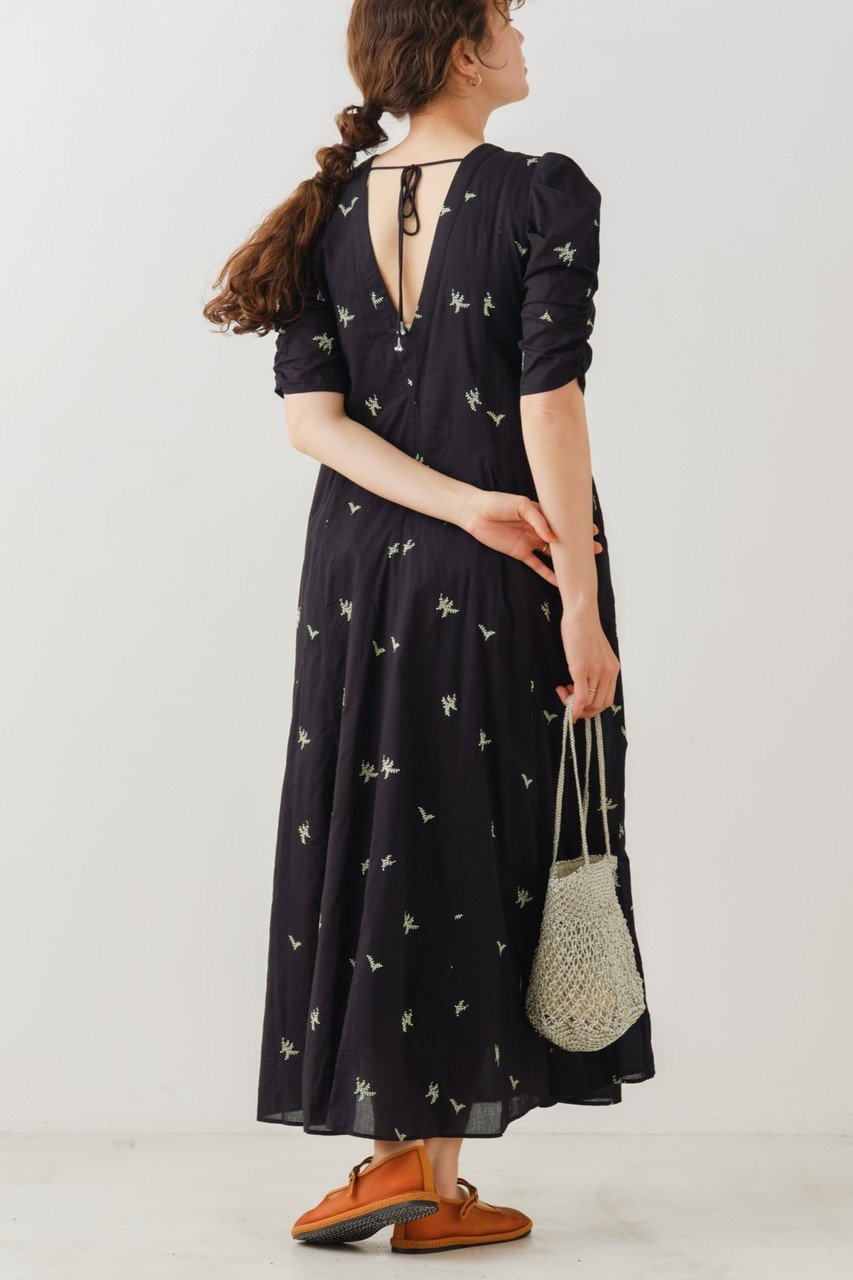 【ヌキテパ/NE QUITTEZ PAS】のCOTTON VOILE DOT LEAF 刺しゅう ギャザースリーブドレス 人気、トレンドファッション・服の通販 founy(ファニー) 　ファッション　Fashion　レディースファッション　Fashion for Women　ワンピース　Dresses　フォーマル・パーティードレス・結婚式用ドレス　Elegant & Casual Dresses　チュニック　Tunic Tops & Dresses　ギャザー　Gathered, Ruffled　スリーブ　Sleeve, Long Sleeve / Short Sleeve　チュニック　Tunic, Long Top　ドレス　Dress, One-Piece　モチーフ　Motif, Design Theme　リーフ　Leaf, Botanical Leaf　ロング　Long, Long-Length　エレガント 上品　Elegant　other-8|ID: prp329100004482914 ipo3291000000032857465