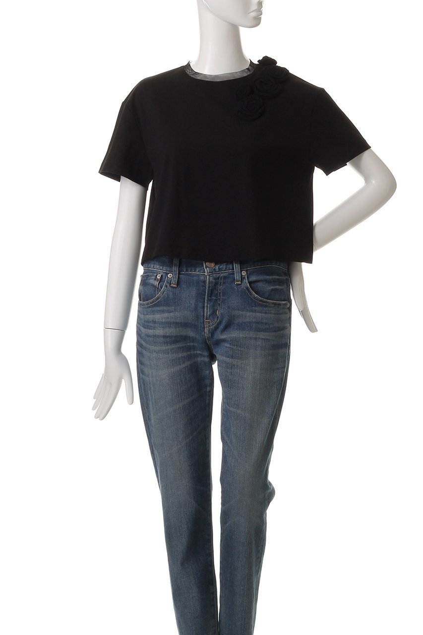 【マリリンムーン/MARILYN MOON】のデコラティブカットソーフラワーモチーフTシャツ 人気、トレンドファッション・服の通販 founy(ファニー) 　ファッション　Fashion　レディースファッション　Fashion for Women　トップス・カットソー　Cut & Sew Tops　シャツ・ブラウス・オフィスカジュアル　Elegant Blouses & Button-Ups　ロングTシャツ・Tシャツ　Longline T-Shirts & Tees　カットソー・ベーシックTシャツ　Cut-and-Sewn Tops / Stretch Tees & Basics　花柄・フラワープリント・モチーフ　Floral Prints & Motifs / Flower Pattern Tops　おすすめ　Recommended / Our Picks　エレガント 上品　Elegant　クロップド　Cropped, Short Length　サテン　Satin, Glossy Fabric　ショート　Short, Short Length　スリーブ　Sleeve, Long Sleeve / Short Sleeve　チュール　Tulip, Tulip Motif　デニム　Denim, Jeans Material　バランス　Balance, Style Balance　フラワー　Flower, Floral　メッシュ　Mesh, Net Fabric　モチーフ　Motif, Design Theme　ワイド　Wide, Wide Fit　other-2|ID: prp329100004482931 ipo3291000000032853642
