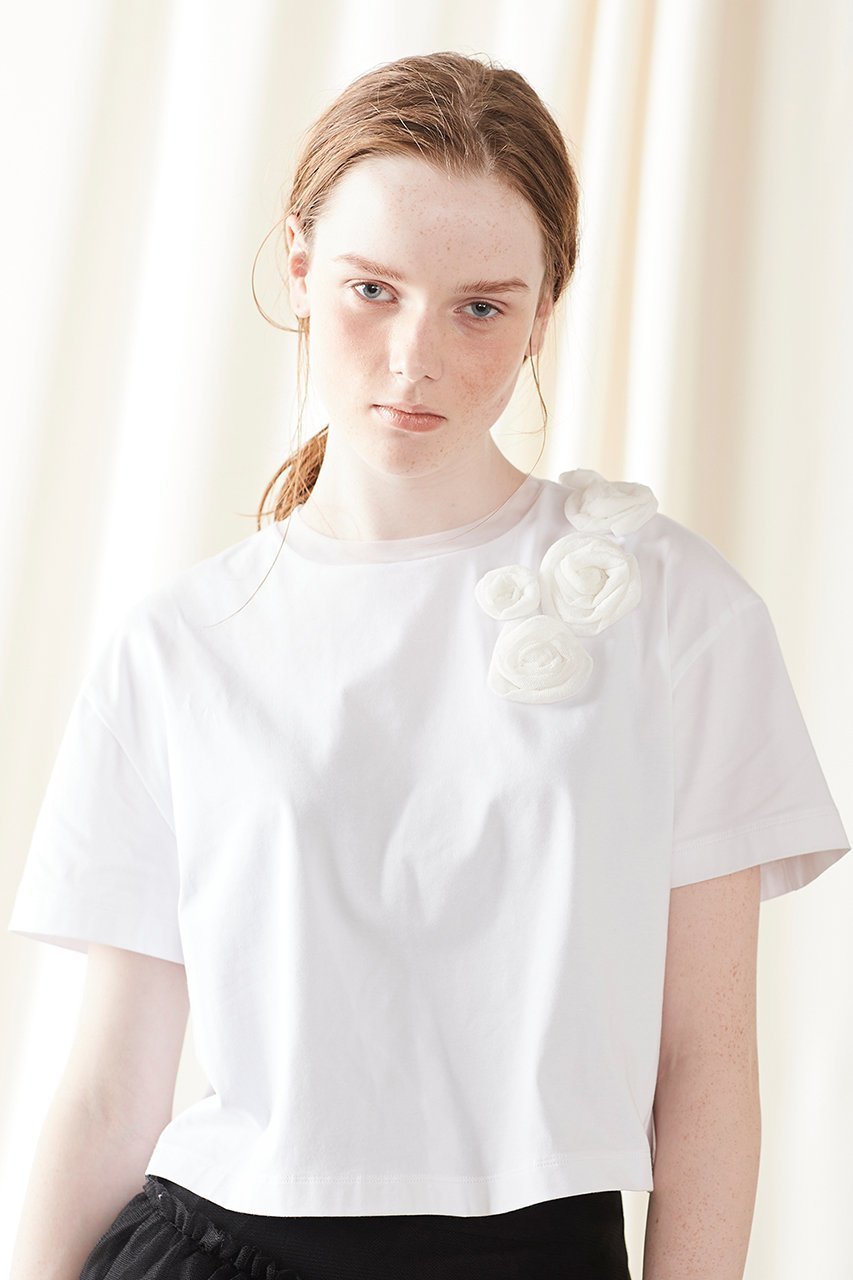 【マリリンムーン/MARILYN MOON】のデコラティブカットソーフラワーモチーフTシャツ 人気、トレンドファッション・服の通販 founy(ファニー) 　ファッション　Fashion　レディースファッション　Fashion for Women　トップス・カットソー　Cut & Sew Tops　シャツ・ブラウス・オフィスカジュアル　Elegant Blouses & Button-Ups　ロングTシャツ・Tシャツ　Longline T-Shirts & Tees　カットソー・ベーシックTシャツ　Cut-and-Sewn Tops / Stretch Tees & Basics　花柄・フラワープリント・モチーフ　Floral Prints & Motifs / Flower Pattern Tops　おすすめ　Recommended / Our Picks　エレガント 上品　Elegant　クロップド　Cropped, Short Length　サテン　Satin, Glossy Fabric　ショート　Short, Short Length　スリーブ　Sleeve, Long Sleeve / Short Sleeve　チュール　Tulip, Tulip Motif　デニム　Denim, Jeans Material　バランス　Balance, Style Balance　フラワー　Flower, Floral　メッシュ　Mesh, Net Fabric　モチーフ　Motif, Design Theme　ワイド　Wide, Wide Fit　other-6|ID: prp329100004482931 ipo3291000000032853663