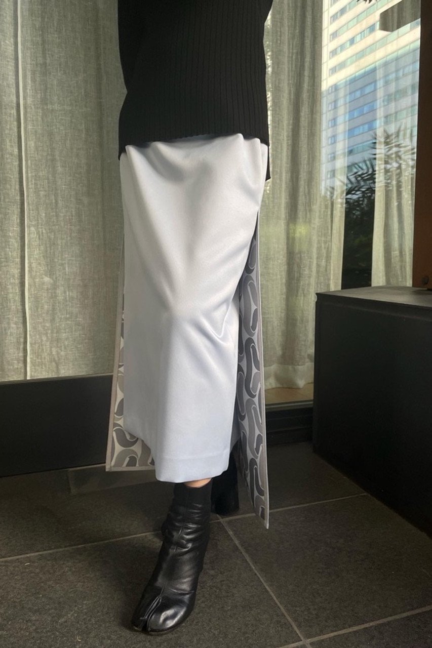 【アドーア/ADORE】のボンディングサテンスカート 人気、トレンドファッション・服の通販 founy(ファニー) 　ファッション　Fashion　レディースファッション　Fashion for Women　スカート　Skirts　ロングスカート　Long Skirts / Maxi & Midi Skirts　サテン　Satin, Glossy Fabric　シンプル　Simple, Minimal　ストレート　Straight, Straight Cut　スリット　Slit, Slit Detail　センター　Center, Center Line　フロント　Front, Front Design　プリント　Print, Printed Pattern　ボンディング　Bonding, Bonded Fabric　ロング　Long, Long-Length　other-7|ID: prp329100004486957 ipo3291000000032944473