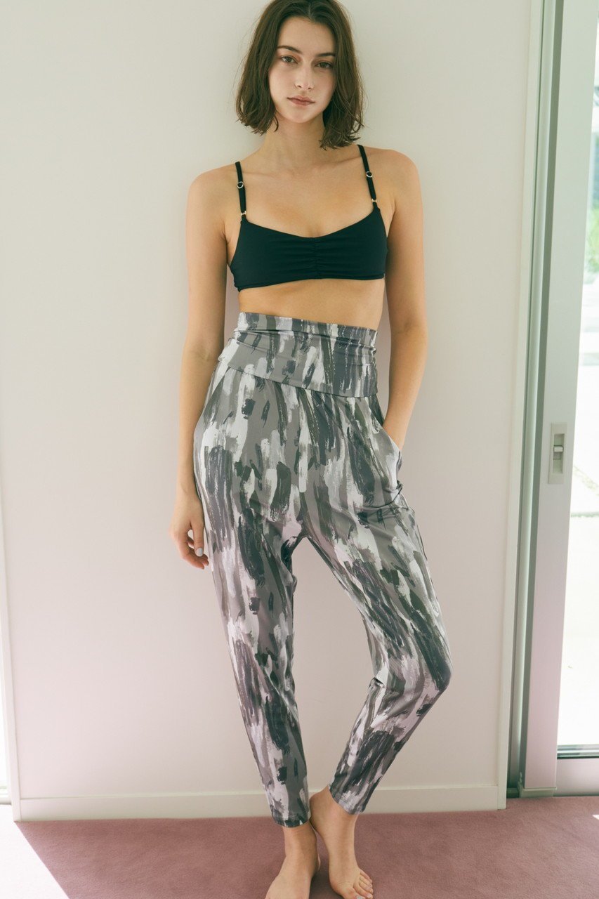 【ジュリエ/Julier】のVertical brushプリントギャザーパンツ 人気、トレンドファッション・服の通販 founy(ファニー) 　ファッション　Fashion　レディースファッション　Fashion for Women　パンツ　Pants & Trousers　スポーツウェア　Functional & Stylish Sportswear　スポーツ パンツ　Workout Pants / Training Shorts / Joggers　スポーツ　Sports, Activewear　プリント　Print, Printed Pattern　ヨガ　Yoga, Yoga Wear　リラックス　Relax, Relaxed Fit　今季　This Season, Current Season　再入荷　Restock / Back in Stock　other-6|ID: prp329100004493358 ipo3291000000035339096