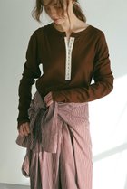 【エトレトウキョウ/ETRE TOKYO】のフロントホックソフトプルオーバー ブラウン|ID:prp329100004497569