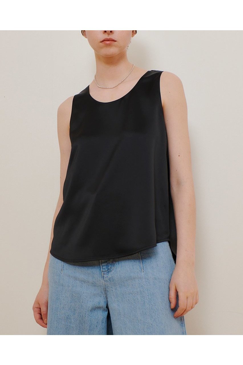 【アルアバイル/allureville】のサテンタンクブラウス 人気、トレンドファッション・服の通販 founy(ファニー) 　ファッション　Fashion　レディースファッション　WOMEN　トップス・カットソー　Tops/Tshirt　キャミソール / ノースリーブ　No Sleeves　シャツ/ブラウス　Shirts/Blouses　インナー　Inner　エレガント 上品　Elegant　サテン　Satin　シンプル　Simple　ジャケット　Jacket　タンク　Tank　ノースリーブ　No Sleeve　ブルゾン　Blouson　NEW・新作・新着・新入荷　New Arrivals　other-8|ID: prp329100004497703 ipo3291000000031729249