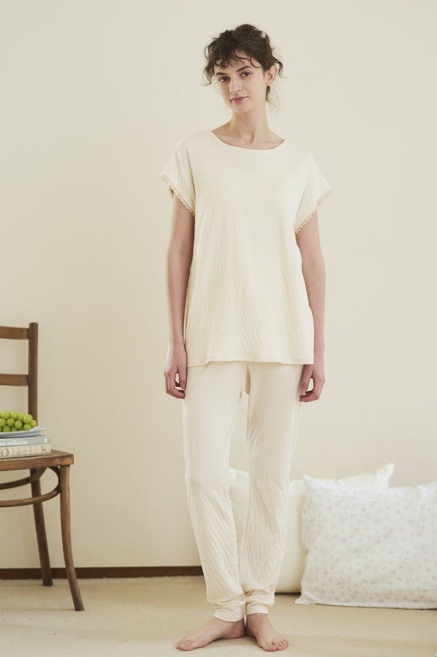 【ナナデコール/nanadecor】のリリー半袖トップス 人気、トレンドファッション・服の通販 founy(ファニー) ファッション Fashion レディースファッション Fashion for Women トップス・カットソー Cut & Sew Tops シャツ・ブラウス・オフィスカジュアル Elegant Blouses & Button-Ups ロングTシャツ・Tシャツ Longline T-Shirts & Tees カットソー・ベーシックTシャツ Cut-and-Sewn Tops / Stretch Tees & Basics ショート Short, Short Length スリーブ Sleeve, Long Sleeve / Short Sleeve ハーフ Half, Half-Length レース Lace, Lace Fabric 半袖 Short Sleeve, Half Sleeve other-6|ID: prp329100004497738 ipo3291000000032814542