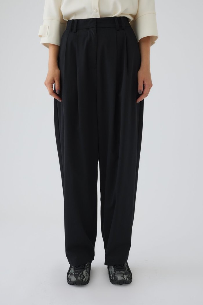 【リムアーク/RIM.ARK】のW tuck wide slacks/パンツ インテリア・キッズ・メンズ・レディースファッション・服の通販 founy(ファニー) https://founy.com/ ファッション Fashion レディースファッション Fashion for Women パンツ Pants & Trousers クール Cool, Chic ストレッチ Stretch, Stretchy Fabric スラックス Slacks, Dress Pants テーパード Tapered, Tapered Pants ドレープ Drape, Draping Fabric マニッシュ Mannish, Boyish ワイド Wide, Wide Fit |ID: prp329100004499202 ipo3291000000035419517