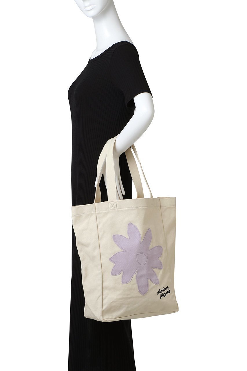【メゾン キツネ/MAISON KITSUNE】の【UNISEX】DAISY FLOWER トートバッグ 人気、トレンドファッション・服の通販 founy(ファニー) 　ファッション　Fashion　レディースファッション　Fashion for Women　バッグ　Bags　ユニセックス　Unisex, Genderless　ポーチ　Pouch, Small Case　旅行　Travel　財布　Wallet, Purse　other-2|ID: prp329100004499216 ipo3291000000032778474