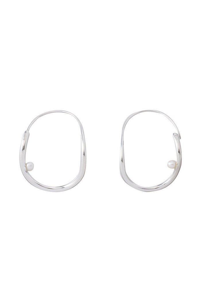 【バージュエリー/BAR Jewellery】のPIEGA ピアス WITH PEARL インテリア・キッズ・メンズ・レディースファッション・服の通販 founy(ファニー) https://founy.com/ ファッション Fashion レディースファッション Fashion for Women ジュエリー Jewelry ファッションリング Fashion Rings イヤリング・フープ・ドロップタイプ Hoop, Drop & Clip Earrings イタリア Italy イヤリング Earrings パール Pearl, Pearl Accent フープ Hoop, Hoop Earrings メタル Metal, Metal Parts |ID: prp329100004499235 ipo3291000000035715791