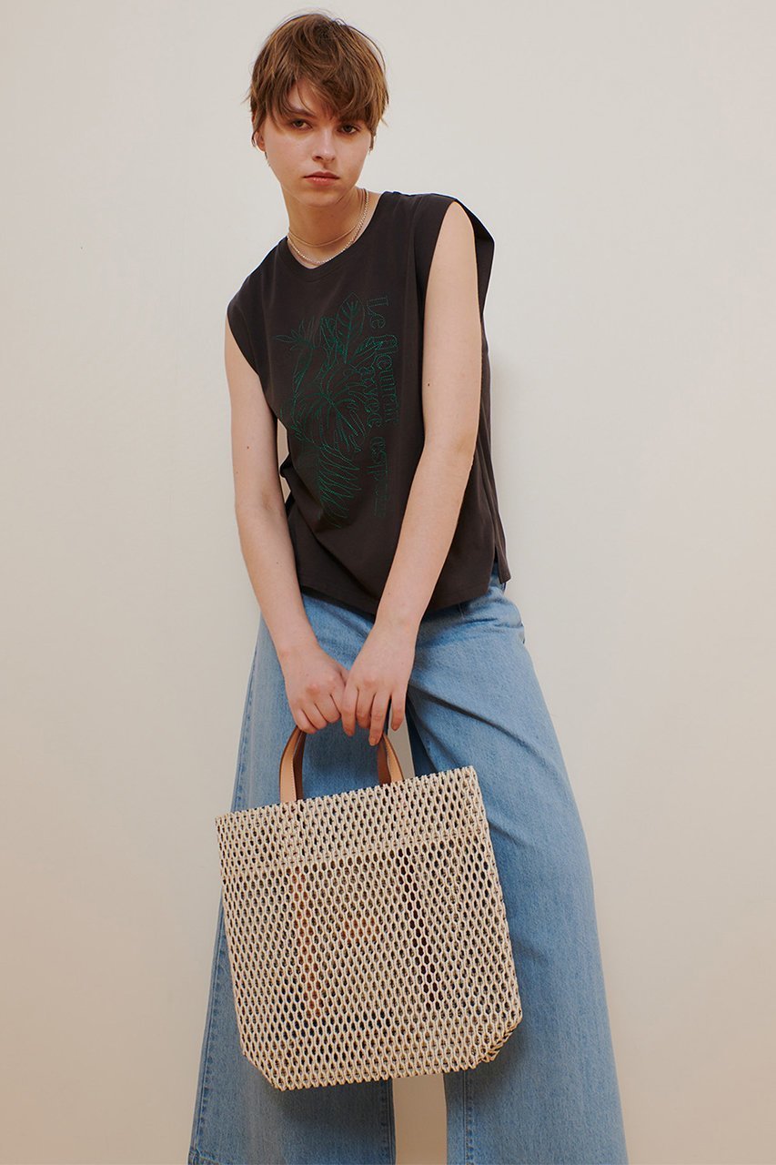 【アルアバイル/allureville】のボタニカル刺繍Tシャツ 人気、トレンドファッション・服の通販 founy(ファニー) 　ファッション　Fashion　レディースファッション　Fashion for Women　トップス・カットソー　Cut & Sew Tops　シャツ・ブラウス・オフィスカジュアル　Elegant Blouses & Button-Ups　ロングTシャツ・Tシャツ　Longline T-Shirts & Tees　カットソー・ベーシックTシャツ　Cut-and-Sewn Tops / Stretch Tees & Basics　グラフィック　Graphic, Graphic Design　ショルダー　Shoulder, Shoulder Strap　ショート　Short, Short Length　シンプル　Simple, Minimal　ジャケット　Jacket, Outerwear　スリーブ　Sleeve, Long Sleeve / Short Sleeve　フレンチ　French, French Style　プリント　Print, Printed Pattern　ボタニカル　Botanical, Floral Pattern　other-2|ID: prp329100004499274 ipo3291000000032707542