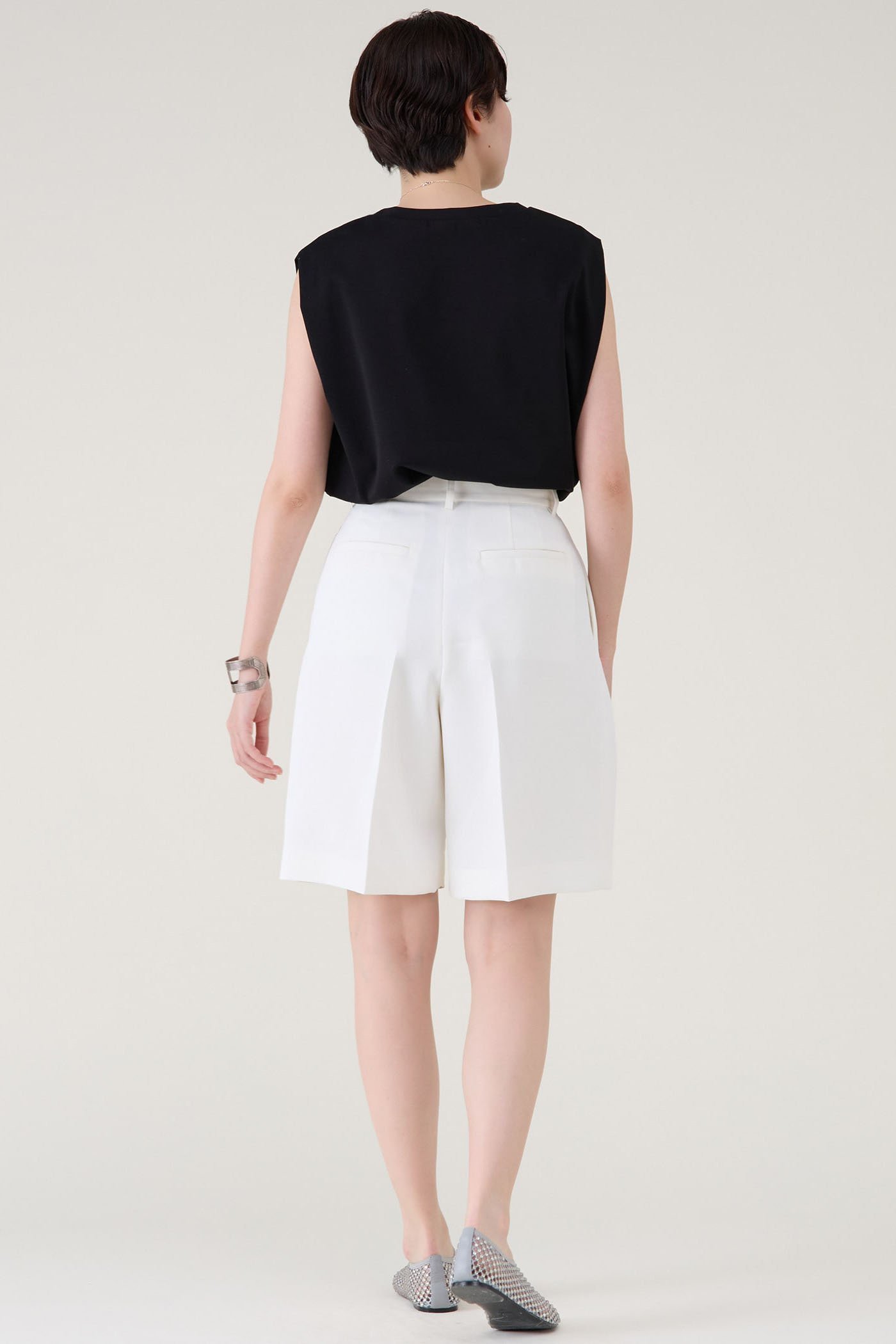 【マルティニーク/martinique】のツイルショートパンツ 人気、トレンドファッション・服の通販 founy(ファニー) 　ファッション　Fashion　レディースファッション　Fashion for Women　パンツ　Pants & Trousers　ショートパンツ・ハーフパンツ　High-Waisted & Relaxed Shorts　おすすめ　Recommended / Our Picks　クラシック　Classic, Timeless Style　ショート　Short, Short Length　ツイル　Twist, Twisted Detail　再入荷　Restock / Back in Stock　other-8|ID: prp329100004506028 ipo3291000000035677208