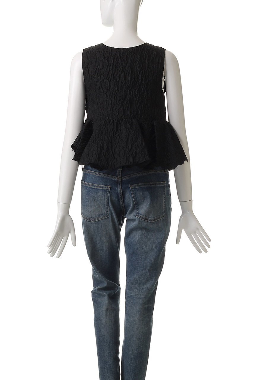 【マリリンムーン/MARILYN MOON】のフローティングジャガードラッフルベスト 人気、トレンドファッション・服の通販 founy(ファニー) 　ファッション　Fashion　レディースファッション　Fashion for Women　アウター　Coat / Outerwear Collection　トップス・カットソー　Cut & Sew Tops　キャミソール&ノースリーブ　Camisoles & Sleeveless Tops　シャツ・ブラウス・オフィスカジュアル　Elegant Blouses & Button-Ups　ベスト&ジレ / 重ね着スタイル　Vests & Gilets　カットソー　Cut and Sewn Top　サテン　Satin, Glossy Fabric　ジャカード／ジャガード　Jacquard, Woven Pattern　デニム　Denim, Jeans Material　ノースリーブ　Sleeveless, No-Sleeve　ベスト　Vest, Waistcoat　ボトム　Bottoms, Lower Wear　リュクス　Luxury, Elegant, High-End, Chic　夏　Summer　秋　Autumn　other-4|ID: prp329100004506047 ipo3291000000035822446