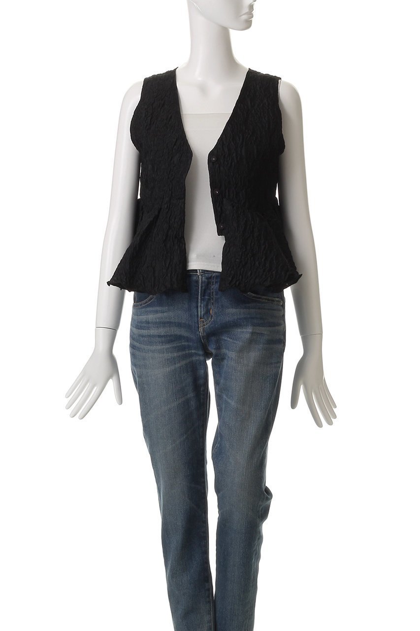 【マリリンムーン/MARILYN MOON】のフローティングジャガードラッフルベスト 人気、トレンドファッション・服の通販 founy(ファニー) 　ファッション　Fashion　レディースファッション　Fashion for Women　アウター　Coat / Outerwear Collection　トップス・カットソー　Cut & Sew Tops　キャミソール&ノースリーブ　Camisoles & Sleeveless Tops　シャツ・ブラウス・オフィスカジュアル　Elegant Blouses & Button-Ups　ベスト&ジレ / 重ね着スタイル　Vests & Gilets　カットソー　Cut and Sewn Top　サテン　Satin, Glossy Fabric　ジャカード／ジャガード　Jacquard, Woven Pattern　デニム　Denim, Jeans Material　ノースリーブ　Sleeveless, No-Sleeve　ベスト　Vest, Waistcoat　ボトム　Bottoms, Lower Wear　リュクス　Luxury, Elegant, High-End, Chic　夏　Summer　秋　Autumn　other-7|ID: prp329100004506047 ipo3291000000035822449