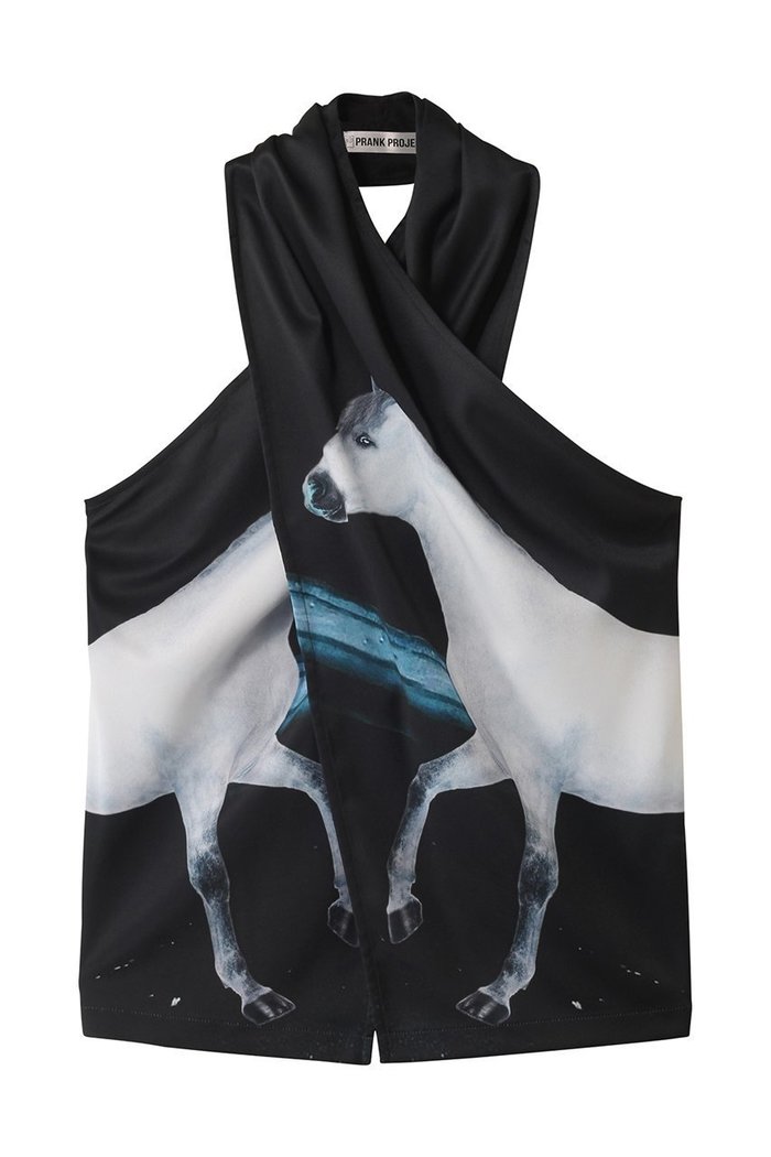 【プランク プロジェクト/PRANK PROJECT】のホースプリントクロスホルタートップ / Horse Print Cloth Halter Top インテリア・キッズ・メンズ・レディースファッション・服の通販 founy(ファニー) https://founy.com/ ファッション Fashion レディースファッション Fashion for Women トップス・カットソー Cut & Sew Tops キャミソール&ノースリーブ Camisoles & Sleeveless Tops シャツ・ブラウス・オフィスカジュアル Elegant Blouses & Button-Ups ロングTシャツ・Tシャツ Longline T-Shirts & Tees カットソー・ベーシックTシャツ Cut-and-Sewn Tops / Stretch Tees & Basics キャミソール Camisole, Spaghetti Strap Top サテン Satin, Glossy Fabric スカーフ Scarf, Neckwear タンク Tank Top, Sleeveless Top プリント Print, Printed Pattern ラップ Wrap, Wrap Design |ID: prp329100004507848 ipo3291000000035837281