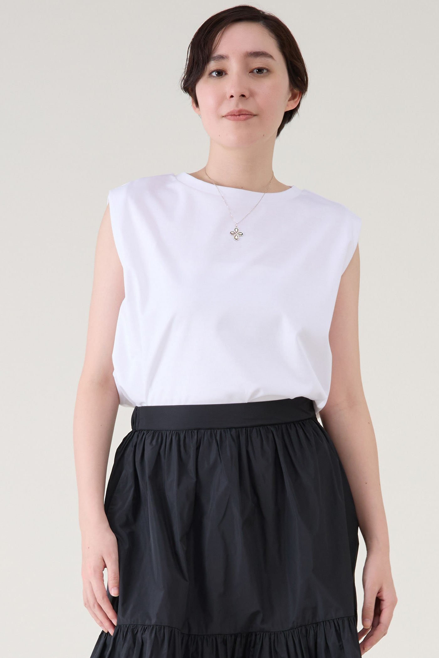 【マルティニーク/martinique】の《定番》ポンチノースリプルオーバー 人気、トレンドファッション・服の通販 founy(ファニー) 　ファッション　Fashion　レディースファッション　Fashion for Women　トップス・カットソー　Cut & Sew Tops　キャミソール&ノースリーブ　Camisoles & Sleeveless Tops　シャツ・ブラウス・オフィスカジュアル　Elegant Blouses & Button-Ups　ロングTシャツ・Tシャツ　Longline T-Shirts & Tees　カジュアルプルオーバー・ニットトップス　Pullovers & Knit Tops / Casual Pullovers　カットソー・ベーシックTシャツ　Cut-and-Sewn Tops / Stretch Tees & Basics　おすすめ　Recommended / Our Picks　キャミソール　Camisole, Spaghetti Strap Top　シルケット　Silket, Silky Cotton　ストレート　Straight, Straight Cut　スリット　Slit, Slit Detail　タンク　Tank Top, Sleeveless Top　ノースリーブ　Sleeveless, No-Sleeve　ボトム　Bottoms, Lower Wear　定番　Standard, Basic Item　 other-1|ID: prp329100004509175 ipo3291000000032811630