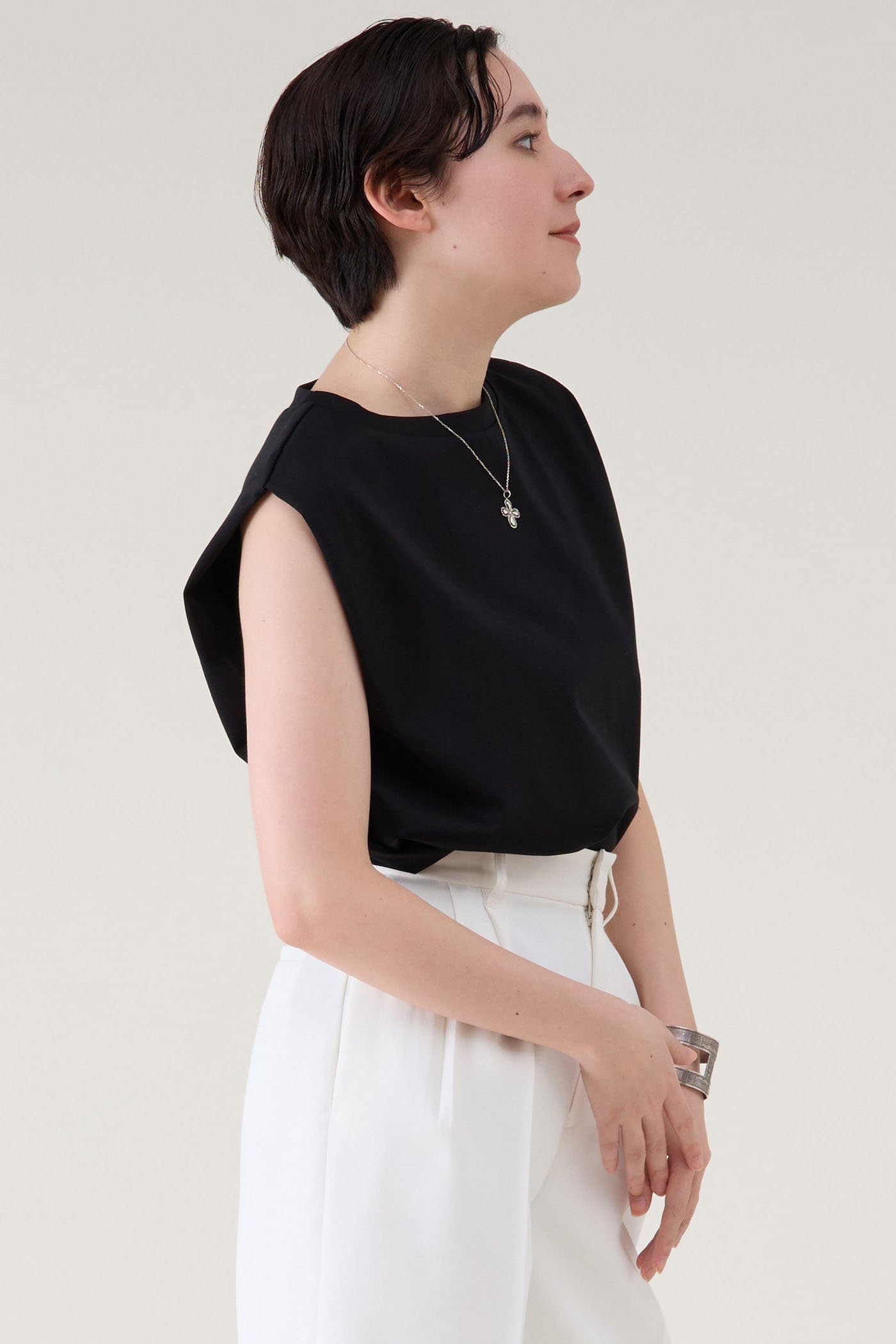 【マルティニーク/martinique】の《定番》ポンチノースリプルオーバー 人気、トレンドファッション・服の通販 founy(ファニー) 　ファッション　Fashion　レディースファッション　Fashion for Women　トップス・カットソー　Cut & Sew Tops　キャミソール&ノースリーブ　Camisoles & Sleeveless Tops　シャツ・ブラウス・オフィスカジュアル　Elegant Blouses & Button-Ups　ロングTシャツ・Tシャツ　Longline T-Shirts & Tees　カジュアルプルオーバー・ニットトップス　Pullovers & Knit Tops / Casual Pullovers　カットソー・ベーシックTシャツ　Cut-and-Sewn Tops / Stretch Tees & Basics　おすすめ　Recommended / Our Picks　キャミソール　Camisole, Spaghetti Strap Top　シルケット　Silket, Silky Cotton　ストレート　Straight, Straight Cut　スリット　Slit, Slit Detail　タンク　Tank Top, Sleeveless Top　ノースリーブ　Sleeveless, No-Sleeve　ボトム　Bottoms, Lower Wear　定番　Standard, Basic Item　other-2|ID: prp329100004509175 ipo3291000000032811635