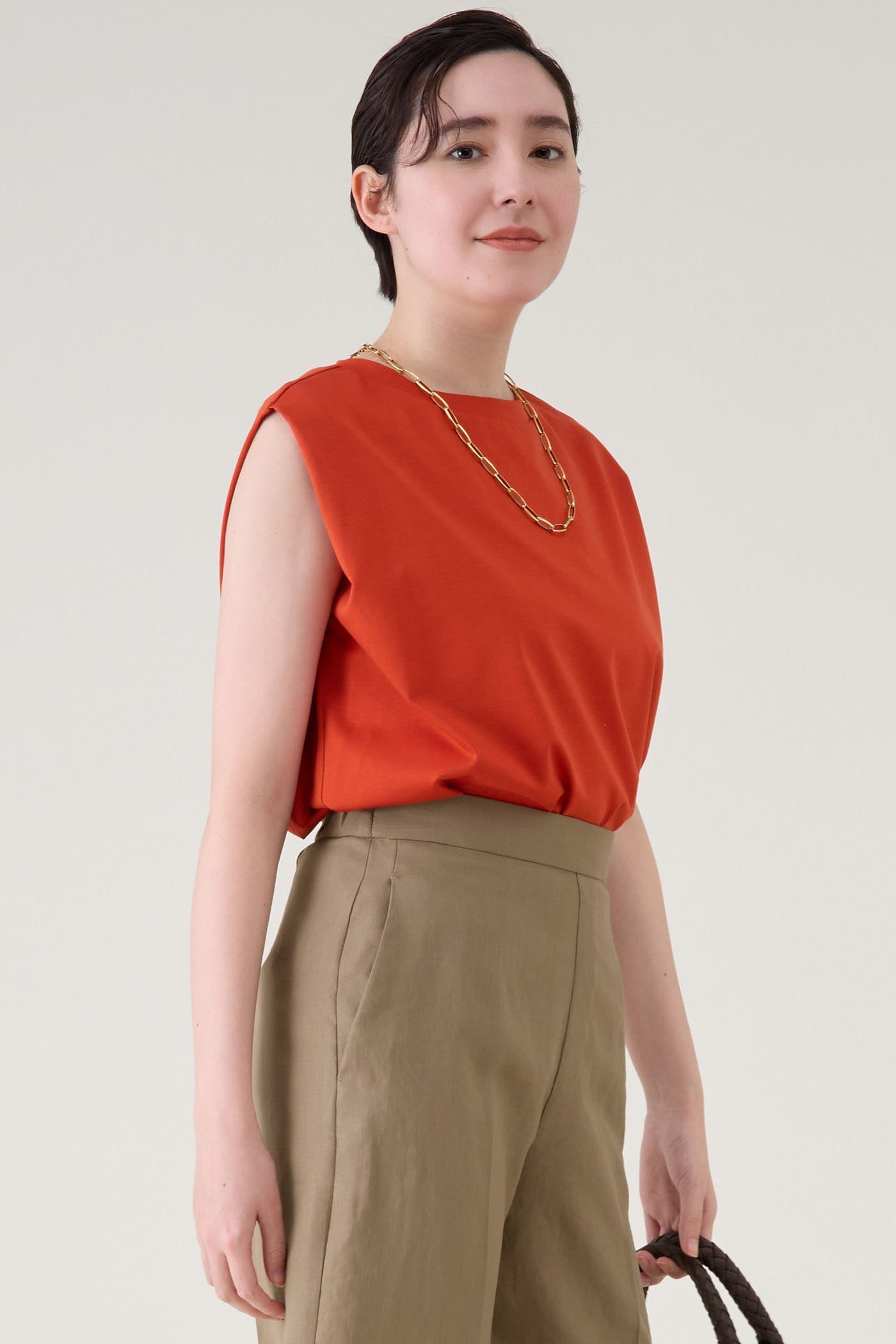 【マルティニーク/martinique】の《定番》ポンチノースリプルオーバー 人気、トレンドファッション・服の通販 founy(ファニー) 　ファッション　Fashion　レディースファッション　Fashion for Women　トップス・カットソー　Cut & Sew Tops　キャミソール&ノースリーブ　Camisoles & Sleeveless Tops　シャツ・ブラウス・オフィスカジュアル　Elegant Blouses & Button-Ups　ロングTシャツ・Tシャツ　Longline T-Shirts & Tees　カジュアルプルオーバー・ニットトップス　Pullovers & Knit Tops / Casual Pullovers　カットソー・ベーシックTシャツ　Cut-and-Sewn Tops / Stretch Tees & Basics　おすすめ　Recommended / Our Picks　キャミソール　Camisole, Spaghetti Strap Top　シルケット　Silket, Silky Cotton　ストレート　Straight, Straight Cut　スリット　Slit, Slit Detail　タンク　Tank Top, Sleeveless Top　ノースリーブ　Sleeveless, No-Sleeve　ボトム　Bottoms, Lower Wear　定番　Standard, Basic Item　other-2|ID: prp329100004509175 ipo3291000000035602216