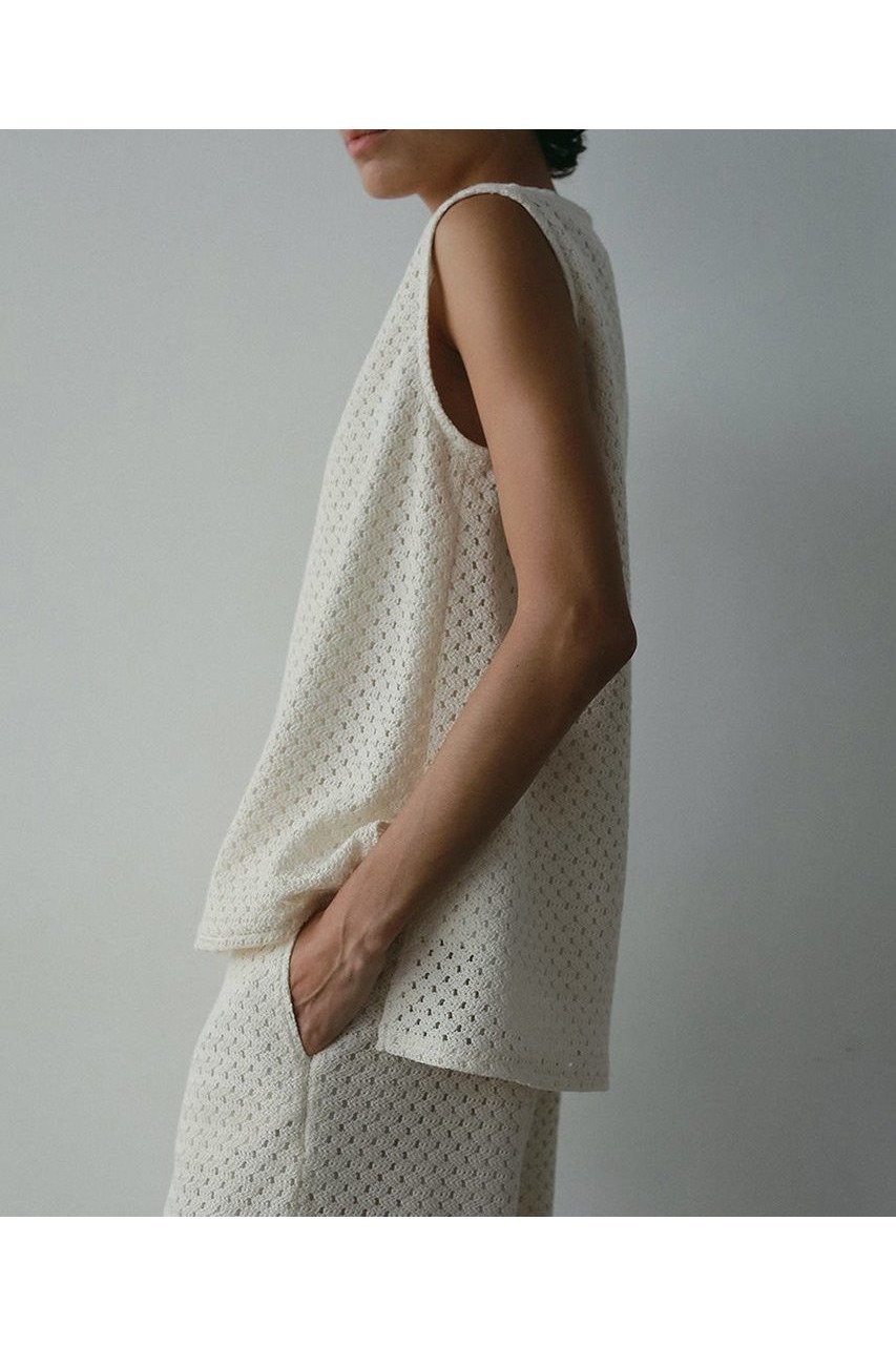 【ハー/HER.】のラッセルメッシュプルオーバー 人気、トレンドファッション・服の通販 founy(ファニー) 　ファッション　Fashion　レディースファッション　Fashion for Women　トップス・カットソー　Cut & Sew Tops　シャツ・ブラウス・オフィスカジュアル　Elegant Blouses & Button-Ups　ロングTシャツ・Tシャツ　Longline T-Shirts & Tees　カジュアルプルオーバー・ニットトップス　Pullovers & Knit Tops / Casual Pullovers　カットソー・ベーシックTシャツ　Cut-and-Sewn Tops / Stretch Tees & Basics　おすすめ　Recommended / Our Picks　ショート　Short, Short Length　シンプル　Simple, Minimal　スリーブ　Sleeve, Long Sleeve / Short Sleeve　セットアップ　Set-Up, Coordinated Outfit　ラッセル　Raschel, Raschel Lace　レース　Lace, Lace Fabric　夏　Summer　other-8|ID: prp329100004510930 ipo3291000000032648553