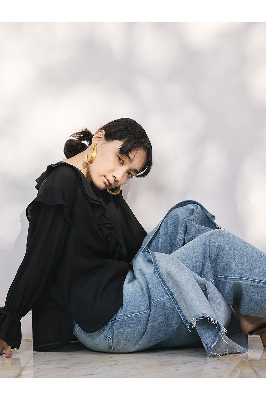 【エストラータ/STRATA】のアンティークガーゼラッフルブラウス 人気、トレンドファッション・服の通販 founy(ファニー) 　ファッション　Fashion　レディースファッション　Fashion for Women　トップス・カットソー　Cut & Sew Tops　シャツ・ブラウス・オフィスカジュアル　Elegant Blouses & Button-Ups　おすすめ　Recommended / Our Picks　エアリー　Airy Texture　カーディガン　Cardigan, Knitwear　スリーブ　Sleeve, Long Sleeve / Short Sleeve　デニム　Denim, Jeans Material　バランス　Balance, Style Balance　フェミニン　Feminine, Girly　フリル　Frill, Ruffle　フロント　Front, Front Design　ラッフル　Ruffle, Frill　ロング　Long, Long-Length　ワイド　Wide, Wide Fit　春　Spring　other-6|ID: prp329100004510953 ipo3291000000032905976