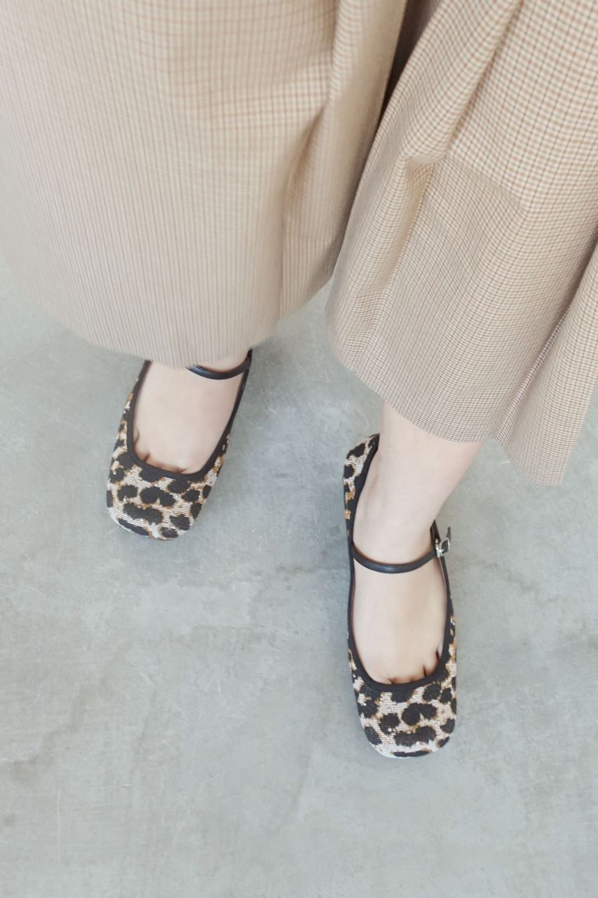 【ダニエラ アンド ジェマ/Daniella & GEMMA】のワイドスクエアスタッズメリージェーンパンプス 人気、トレンドファッション・服の通販 founy(ファニー) 　ファッション　Fashion　レディースファッション　Fashion for Women　クッション　Cushion, Throw Pillow　シルバー　Silver, Metallic Silver　スタッズ　Studs, Metal Accents　フラット　Flat, Flat Shoes　ラップ　Wrap, Wrap Design　レオパード　Leopard, Animal Print　other-8|ID: prp329100004512258 ipo3291000000035742482