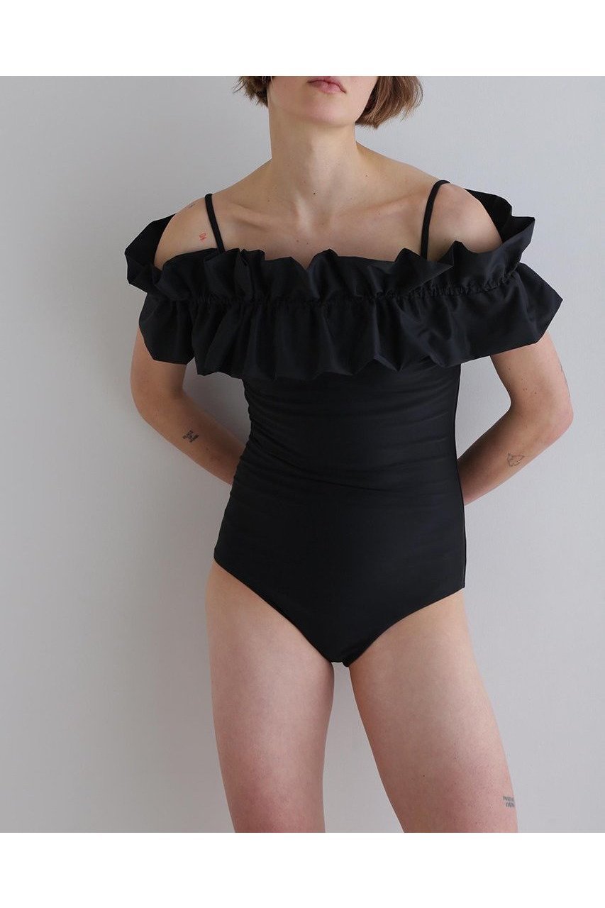 【ル フィル/LE PHIL】のフリルOP水着 人気、トレンドファッション・服の通販 founy(ファニー) 　ファッション　Fashion　レディースファッション　WOMEN　水着　Swimwear　水着　Swimwear　オフショルダー　Off Shoulder　シンプル　Simple　スタンダード　Standard　スポーツ　Sports　フリル　Frills　ラップ　Wrap　水着　Swimsuit　 other-1|ID: prp329100004513399 ipo3291000000031901066