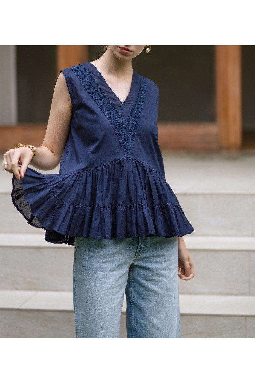 【マーレット/MERLETTE】のSENDA Vネックギャザーブラウス 人気、トレンドファッション・服の通販 founy(ファニー) 　ファッション　Fashion　レディースファッション　WOMEN　トップス・カットソー　Tops/Tshirt　キャミソール / ノースリーブ　No Sleeves　シャツ/ブラウス　Shirts/Blouses　Vネック　V-Neck　ギャザー　Gather　ノースリーブ　No Sleeve　フェミニン　Feminine　フォルム　Form　NEW・新作・新着・新入荷　New Arrivals　other-6|ID: prp329100004513483 ipo3291000000031887669
