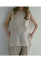 【エトレトウキョウ/ETRE TOKYO】の【5/2 10:00販売開始】サイドボタンアップスリーブレストップス 人気、トレンドファッション・服の通販 founy(ファニー) ファッション Fashion レディースファッション WOMEN トップス・カットソー Tops/Tshirt キャミソール / ノースリーブ No Sleeves シャツ/ブラウス Shirts/Blouses コンパクト Compact サマー Summer スリット Slit ノースリーブ No Sleeve バランス Balance フェミニン Feminine フロント Front エレガント 上品 Elegant 夏 Summer thumbnail ベージュ|ID: prp329100004513494 ipo3291000000031888026