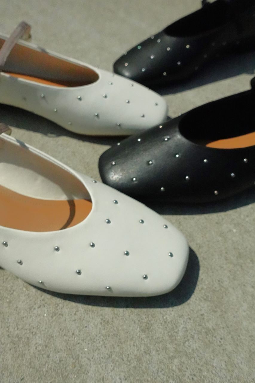 【ダニエラ アンド ジェマ/Daniella & GEMMA】のスタッズメリージェーンフラットシューズ 人気、トレンドファッション・服の通販 founy(ファニー) 　ファッション　Fashion　レディースファッション　Fashion for Women　クッション　Cushion, Throw Pillow　シューズ　Shoes, Footwear　シルバー　Silver, Metallic Silver　スタッズ　Studs, Metal Accents　トレンド　Trend, Trending Now　フラット　Flat, Flat Shoes　メタル　Metal, Metal Parts　ラップ　Wrap, Wrap Design　other-7|ID: prp329100004517397 ipo3291000000035747723