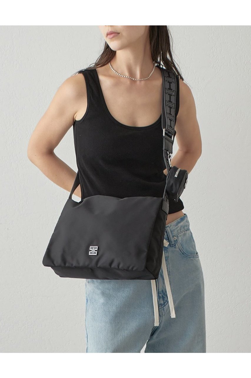 【イアクッチ/IACUCCI】のアーゴ ミディアムショルダー NYLON/CERVO 人気、トレンドファッション・服の通販 founy(ファニー) 　ファッション　Fashion　レディースファッション　Ladies' Fashion Online　エレガント 上品　Elegant　ショルダー　Shoulder　スクエア　Square　スタイリッシュ　Stylish　タオル　Towel　人気　Popularity　バランス　Balance　フォルム　Form　フラップ　Flap　フロント　Front　ポーチ　Pouch　日傘　Parasol　マグネット　Magnet　メタル　Metal　モダン　Modern　ワンポイント　One Point　夏　Summer　other-2|ID: prp329100004523768 ipo3291000000032000100