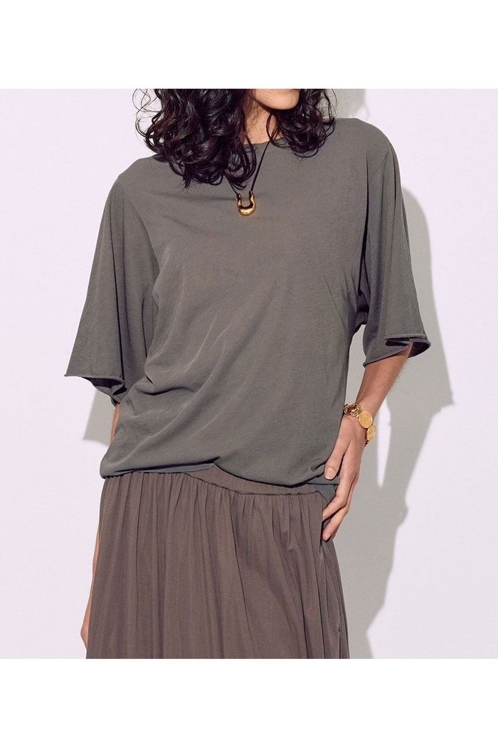 【ブリル/BRILL】の【raspail】ワイドスリーブTシャツ インテリア・キッズ・メンズ・レディースファッション・服の通販 founy(ファニー) https://founy.com/ ファッション Fashion レディースファッション WOMEN トップス・カットソー Tops/Tshirt シャツ/ブラウス Shirts/Blouses ロング / Tシャツ T-Shirts カットソー Cut and Sewn インド India コレクション Collection ショート Short スリーブ Sleeve トリミング Trimming ベーシック Basic モダン Modern ワイド Wide 夏 Summer NEW・新作・新着・新入荷 New Arrivals |ID: prp329100004526745 ipo3291000000032013631