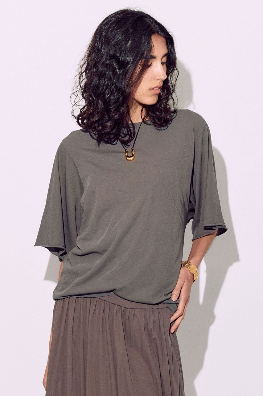 【ブリル/BRILL】の【raspail】ワイドスリーブTシャツ インテリア・キッズ・メンズ・レディースファッション・服の通販 founy(ファニー) 　ファッション　Fashion　レディースファッション　WOMEN　トップス・カットソー　Tops/Tshirt　シャツ/ブラウス　Shirts/Blouses　ロング / Tシャツ　T-Shirts　カットソー　Cut and Sewn　インド　India　コレクション　Collection　ショート　Short　スリーブ　Sleeve　トリミング　Trimming　ベーシック　Basic　モダン　Modern　ワイド　Wide　夏　Summer　NEW・新作・新着・新入荷　New Arrivals　チャコールグレー|ID: prp329100004526745 ipo3291000000032013631