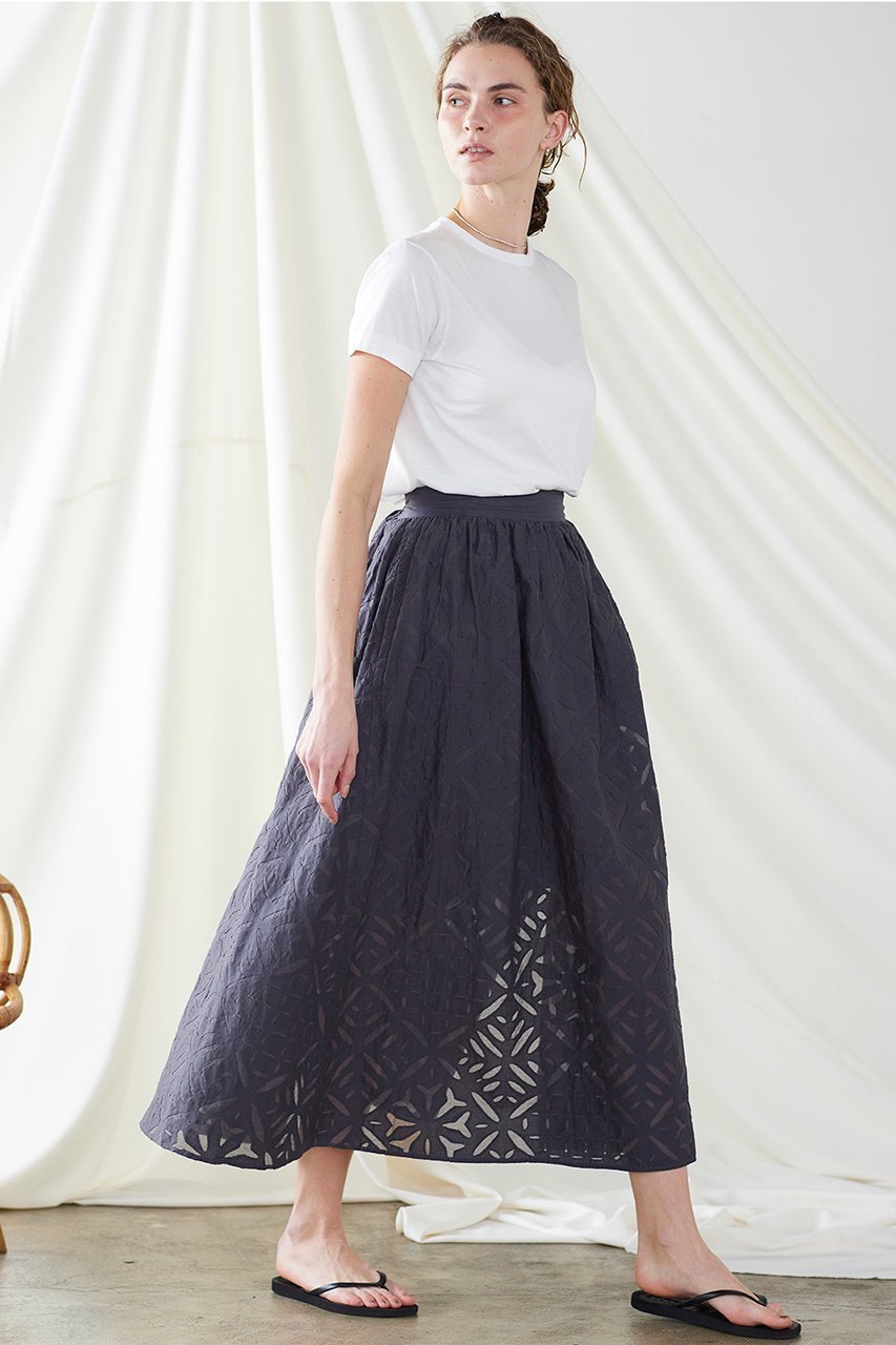 【マリリンムーン/MARILYN MOON】の【WALANCE】リバースアップリケフレアスカート 人気、トレンドファッション・服の通販 founy(ファニー) 　ファッション　Fashion　レディースファッション　WOMEN　スカート　Skirt　Aライン/フレアスカート　Flared A-Line Skirts　ロングスカート　Long Skirt　インド　India　オーガンジー　Organdy　ギャザー　Gather　シアー　Sheer　シンプル　Simple　スリット　Slit　フィット　Fit　フレア　Flare　リボン　Ribbon　ロング　Long　ワーク　Work　夏　Summer　NEW・新作・新着・新入荷　New Arrivals　other-7|ID: prp329100004537195 ipo3291000000032061854