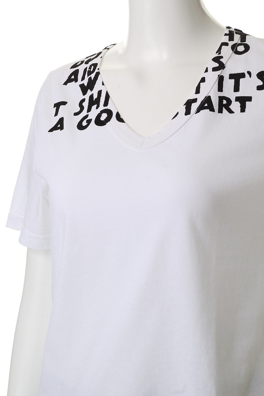 【エムエム6 メゾン マルタン マルジェラ/MM6 Maison Martin Margiela】のVネック プリントTシャツ 人気、トレンドファッション・服の通販 founy(ファニー) 　ファッション　Fashion　レディースファッション　WOMEN　トップス・カットソー　Tops/Tshirt　シャツ/ブラウス　Shirts/Blouses　ロング / Tシャツ　T-Shirts　カットソー　Cut and Sewn　Vネック　V-Neck　グラフィック　Graphic　コンパクト　Compact　サマー　Summer　ショート　Short　スタイリッシュ　Stylish　スリーブ　Sleeve　ハーフ　Half　プリント　Print　NEW・新作・新着・新入荷　New Arrivals　other-5|ID: prp329100004537201 ipo3291000000032061916
