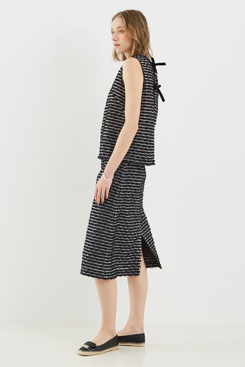 【デザイン ワークス/DESIGN WORKS】のボーダーカットJQノースリーブブラウス 人気、トレンドファッション・服の通販 founy(ファニー) 　ファッション　Fashion　レディースファッション　Fashion for Women　トップス・カットソー　Cut & Sew Tops　キャミソール&ノースリーブ　Camisoles & Sleeveless Tops　シャツ・ブラウス・オフィスカジュアル　Elegant Blouses & Button-Ups　シンプル　Simple, Minimal　ジャカード／ジャガード　Jacquard, Woven Pattern　ノースリーブ　Sleeveless, No-Sleeve　ボトム　Bottoms, Lower Wear　ボーダー　Border, Stripe　夏　Summer　定番　Standard, Basic Item　other-8|ID: prp329100004541217 ipo3291000000032809605