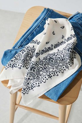 【ガリャルダガランテ/GALLARDAGALANTE】 ペイズリースカーフ人気、トレンドファッション・服の通販 founy(ファニー) ファッション Fashion レディースファッション WOMEN ストール Scarves マフラー Mufflers エレガント 上品 Elegant スカーフ Scarf ストール Stall トレンド Trend ビスチェ Bustier プリント Print ペイズリー Paisley マフラー Scarf 定番 Standard NEW・新作・新着・新入荷 New Arrivals |ID:prp329100004541260