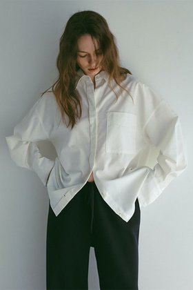 【エトレトウキョウ/ETRE TOKYO】のコンストラクトオーバーサイズシャツ 人気、トレンドファッション・服の通販 founy(ファニー) ファッション Fashion レディースファッション Fashion for Women トップス・カットソー Cut & Sew Tops シャツ・ブラウス・オフィスカジュアル Elegant Blouses & Button-Ups スリーブ Sleeve, Long Sleeve / Short Sleeve フロント Front, Front Design リラックス Relax, Relaxed Fit ロング Long, Long-Length ワンポイント One Point, Statement Accent エレガント 上品 Elegant |ID:prp329100004541336