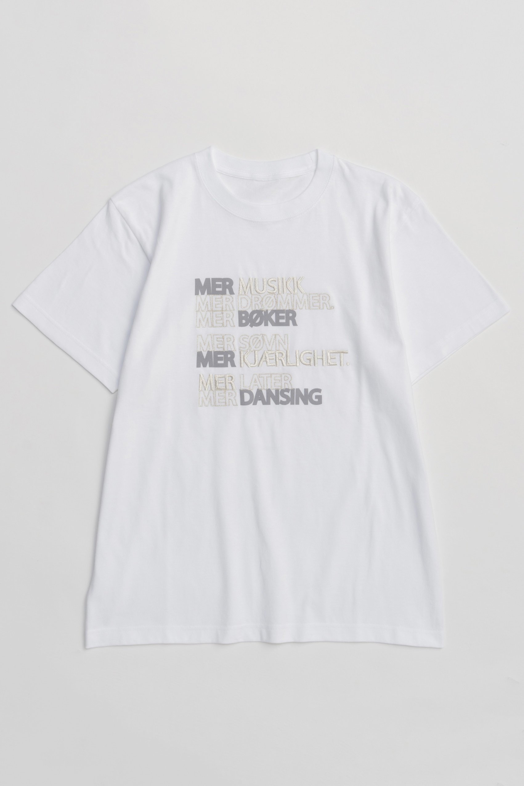 【メゾンスペシャル/MAISON SPECIAL】のLOVE LIFF Embroidery T-shirt/LOVE LIFFエンブロイダリーTシャツ インテリア・キッズ・メンズ・レディースファッション・服の通販 founy(ファニー) 　ファッション　Fashion　レディースファッション　WOMEN　トップス・カットソー　Tops/Tshirt　シャツ/ブラウス　Shirts/Blouses　ロング / Tシャツ　T-Shirts　カットソー　Cut and Sewn　エンブロイダリー　Embroidery　ショート　Short　スリーブ　Sleeve　トレンド　Trend　バランス　Balance　フォルム　Form　ロング　Long　おすすめ　Recommend　NEW・新作・新着・新入荷　New Arrivals　WHT(ホワイト)|ID: prp329100004544555 ipo3291000000032113127