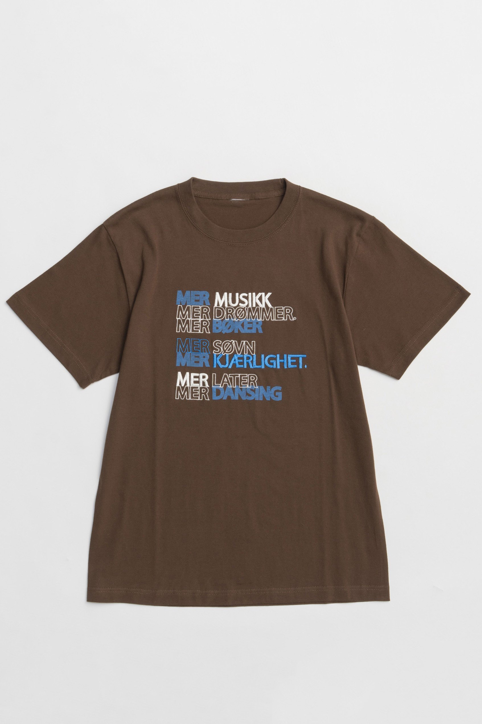 【メゾンスペシャル/MAISON SPECIAL】のLOVE LIFF Embroidery T-shirt/LOVE LIFFエンブロイダリーTシャツ インテリア・キッズ・メンズ・レディースファッション・服の通販 founy(ファニー) 　ファッション　Fashion　レディースファッション　WOMEN　トップス・カットソー　Tops/Tshirt　シャツ/ブラウス　Shirts/Blouses　ロング / Tシャツ　T-Shirts　カットソー　Cut and Sewn　エンブロイダリー　Embroidery　ショート　Short　スリーブ　Sleeve　トレンド　Trend　バランス　Balance　フォルム　Form　ロング　Long　おすすめ　Recommend　NEW・新作・新着・新入荷　New Arrivals　BRN(ブラウン)|ID: prp329100004544555 ipo3291000000032113128