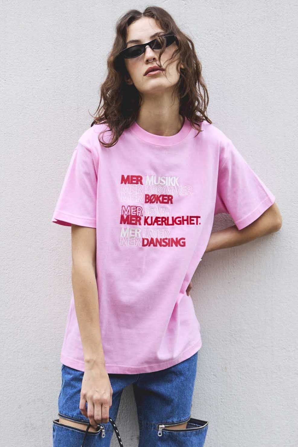 【メゾンスペシャル/MAISON SPECIAL】のLOVE LIFF Embroidery T-shirt/LOVE LIFFエンブロイダリーTシャツ 人気、トレンドファッション・服の通販 founy(ファニー) 　ファッション　Fashion　レディースファッション　WOMEN　トップス・カットソー　Tops/Tshirt　シャツ/ブラウス　Shirts/Blouses　ロング / Tシャツ　T-Shirts　カットソー　Cut and Sewn　エンブロイダリー　Embroidery　ショート　Short　スリーブ　Sleeve　トレンド　Trend　バランス　Balance　フォルム　Form　ロング　Long　おすすめ　Recommend　NEW・新作・新着・新入荷　New Arrivals　other-6|ID: prp329100004544555 ipo3291000000032113134