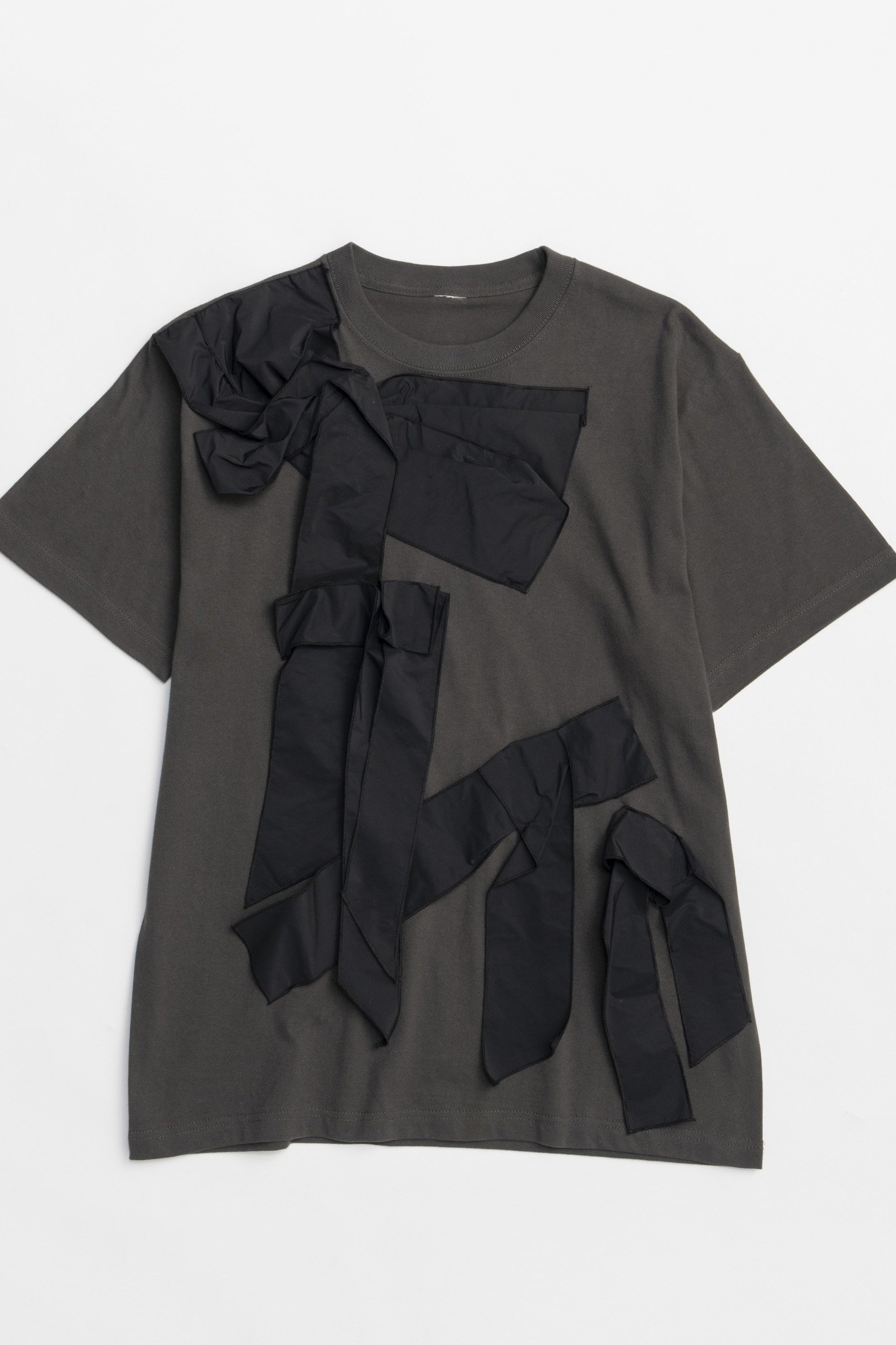 【メゾンスペシャル/MAISON SPECIAL】のTwisted Ribbon Oversize T-shirt/ツイステッドリボンオーバーTシャツ インテリア・キッズ・メンズ・レディースファッション・服の通販 founy(ファニー) 　ファッション　Fashion　レディースファッション　WOMEN　トップス・カットソー　Tops/Tshirt　シャツ/ブラウス　Shirts/Blouses　ロング / Tシャツ　T-Shirts　カットソー　Cut and Sewn　ショート　Short　シンプル　Simple　スリーブ　Sleeve　タフタ　Taffeta　デニム　Denim　フレア　Flare　モチーフ　Motif　リボン　Ribbon　おすすめ　Recommend　夏　Summer　NEW・新作・新着・新入荷　New Arrivals　C.GRY(チャコールグレー)|ID: prp329100004544558 ipo3291000000032113156