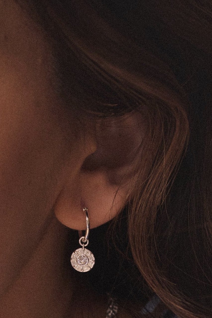 【デイジー ロンドン/DAISY LONDON】のApollo Sparkle Drop ピアス 人気、トレンドファッション・服の通販 founy(ファニー) 　ファッション　Fashion　レディースファッション　Fashion for Women　ジュエリー　Jewelry　ファッションリング　Fashion Rings　イヤリング・フープ・ドロップタイプ　Hoop, Drop & Clip Earrings　イヤリング　Earrings　コレクション　Collection, Seasonal Line　テクスチャー　Texture, Textured Fabric　ドロップ　Drop Shoulder, Dropped Style　パーティ　Party, Party Style　ボックス　Boxy, Box Shape　ポーチ　Pouch, Small Case　モチーフ　Motif, Design Theme　旅行　Travel　春　Spring　other-2|ID: prp329100004547692 ipo3291000000036115657