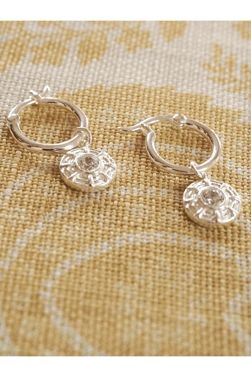 【デイジー ロンドン/DAISY LONDON】のApollo Sparkle Drop ピアス 人気、トレンドファッション・服の通販 founy(ファニー) 　ファッション　Fashion　レディースファッション　Fashion for Women　ジュエリー　Jewelry　ファッションリング　Fashion Rings　イヤリング・フープ・ドロップタイプ　Hoop, Drop & Clip Earrings　イヤリング　Earrings　コレクション　Collection, Seasonal Line　テクスチャー　Texture, Textured Fabric　ドロップ　Drop Shoulder, Dropped Style　パーティ　Party, Party Style　ボックス　Boxy, Box Shape　ポーチ　Pouch, Small Case　モチーフ　Motif, Design Theme　旅行　Travel　春　Spring　other-6|ID: prp329100004547692 ipo3291000000036115668