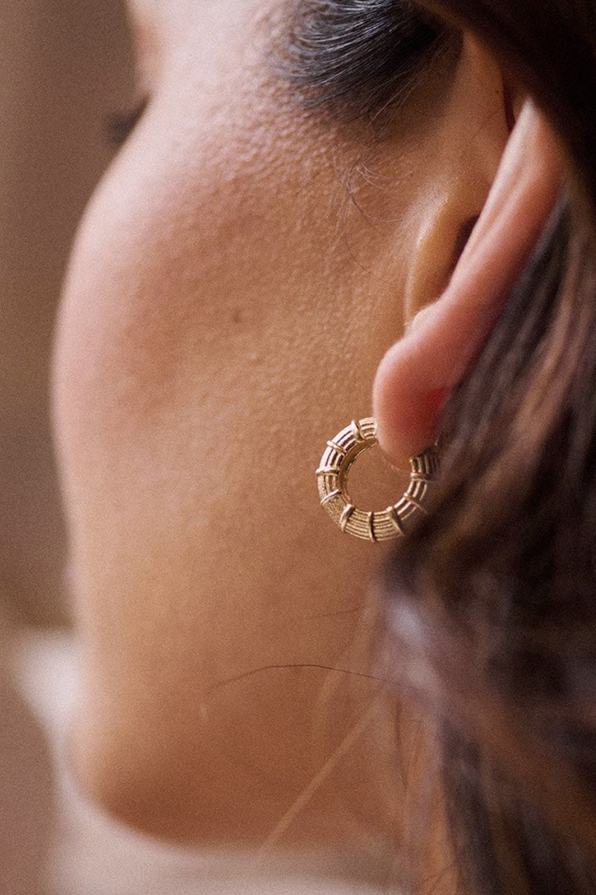 【デイジー ロンドン/DAISY LONDON】のApollo Midi フープピアス 人気、トレンドファッション・服の通販 founy(ファニー) 　ファッション　Fashion　レディースファッション　Fashion for Women　ジュエリー　Jewelry　ファッションリング　Fashion Rings　イヤリング・フープ・ドロップタイプ　Hoop, Drop & Clip Earrings　イヤリング　Earrings　コレクション　Collection, Seasonal Line　テクスチャー　Texture, Textured Fabric　フープ　Hoop, Hoop Earrings　春　Spring　other-2|ID: prp329100004547699 ipo3291000000035472890