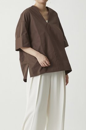 【プルミエ アロンディスモン/1er Arrondissement】 Vネックブラウス人気、トレンドファッション・服の通販 founy(ファニー) ファッション Fashion レディースファッション WOMEN トップス・カットソー Tops/Tshirt シャツ/ブラウス Shirts/Blouses Vネック V-Neck おすすめ Recommend カフス Cuffs ショート Short スリーブ Sleeve タイプライター Typewriter 別注 Special Order NEW・新作・新着・新入荷 New Arrivals |ID:prp329100004547735